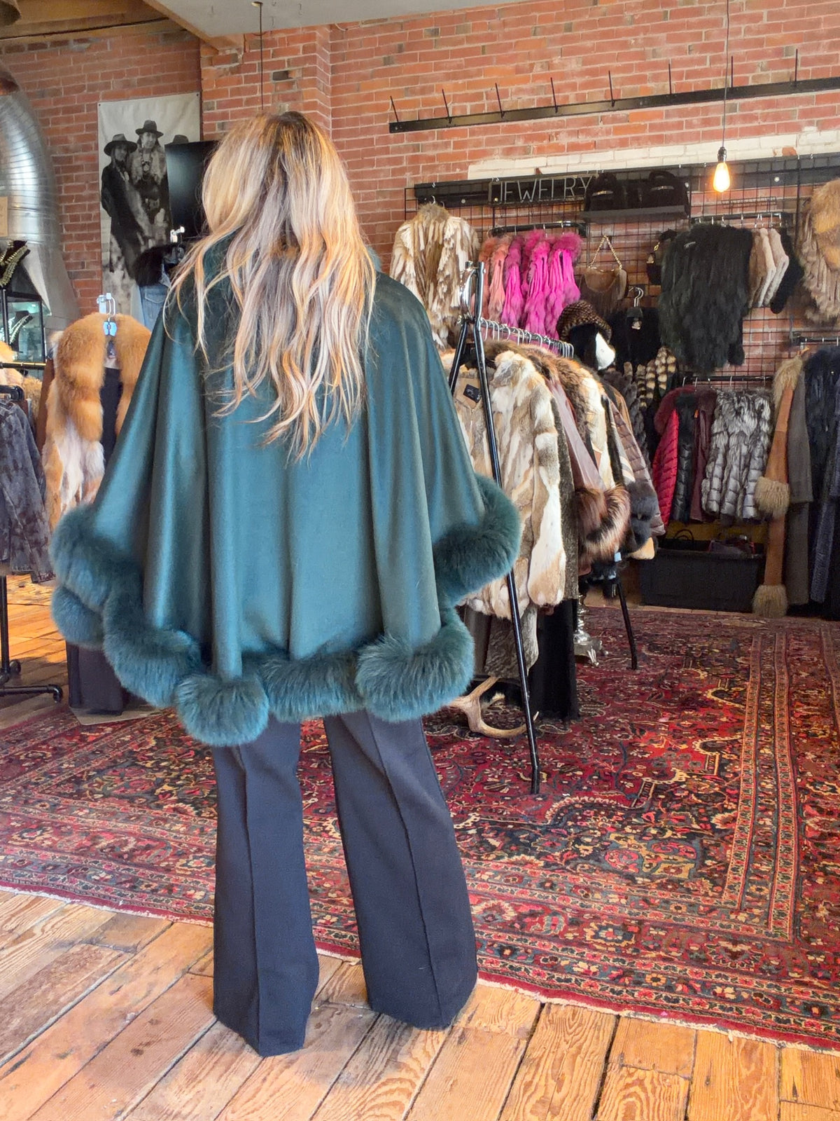 Green Cashmere/Fox Cape - MKC8GR