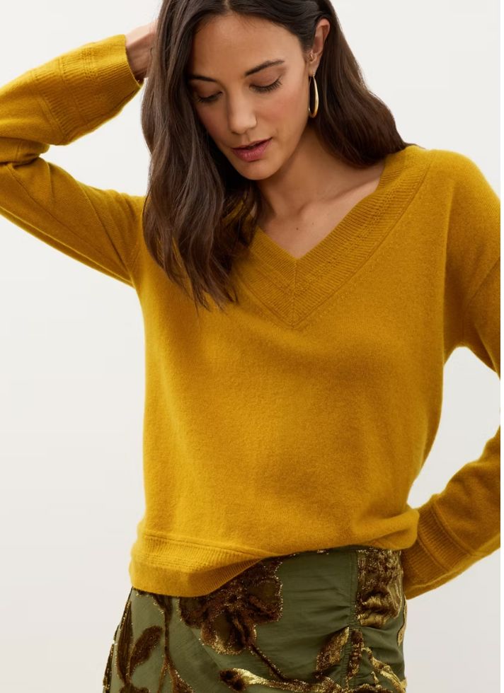 Arrowwood Cashmere V-Neck Sweater - 52826A