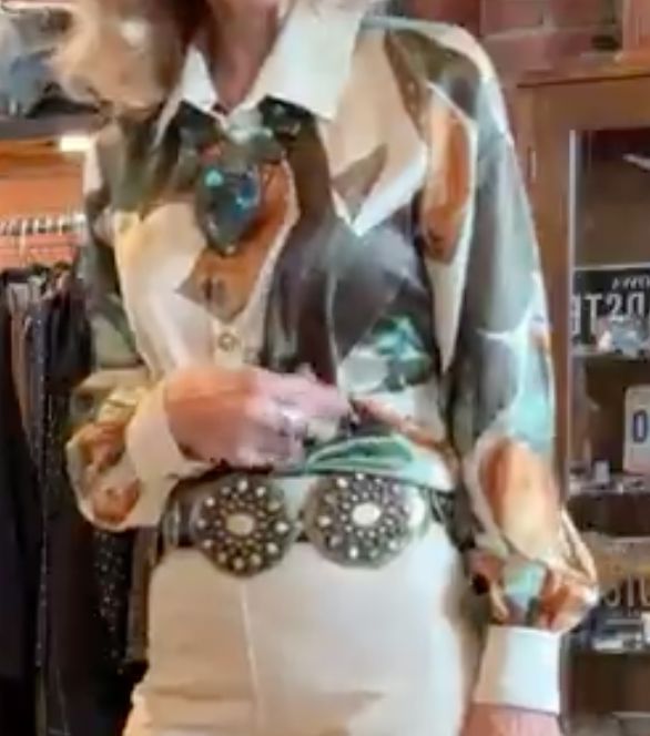 Black Billed Cuckoo Blouse - Double D Ranch - T4277