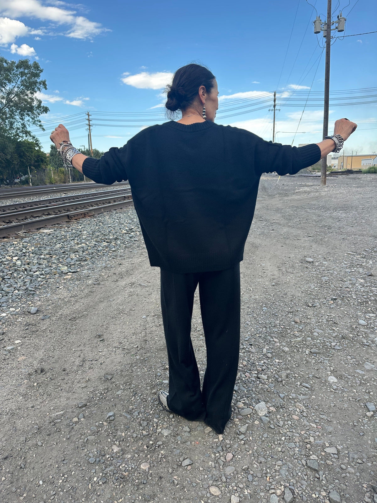 Black Cashmere V-Neck Sweater - 116R1B