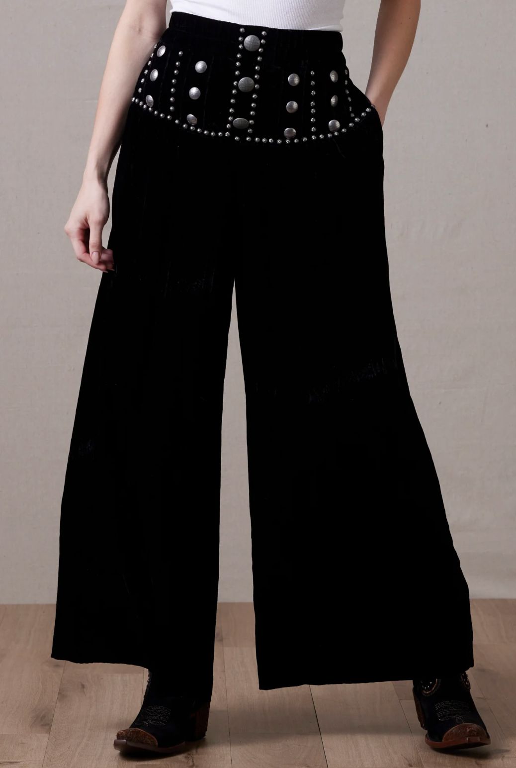 Black Daughter Of The Moon Pant - Double D Ranch - P614B