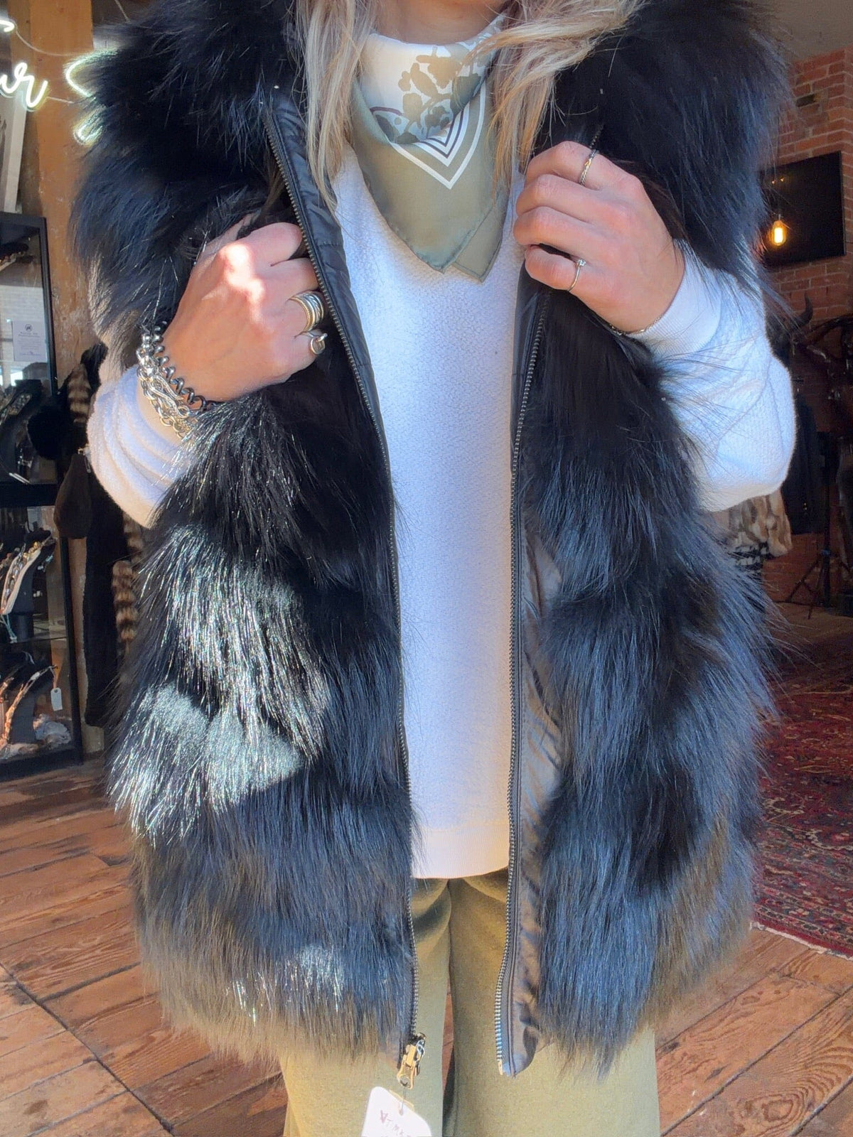 Black Fox/Down Hooded Vest - VTMK1