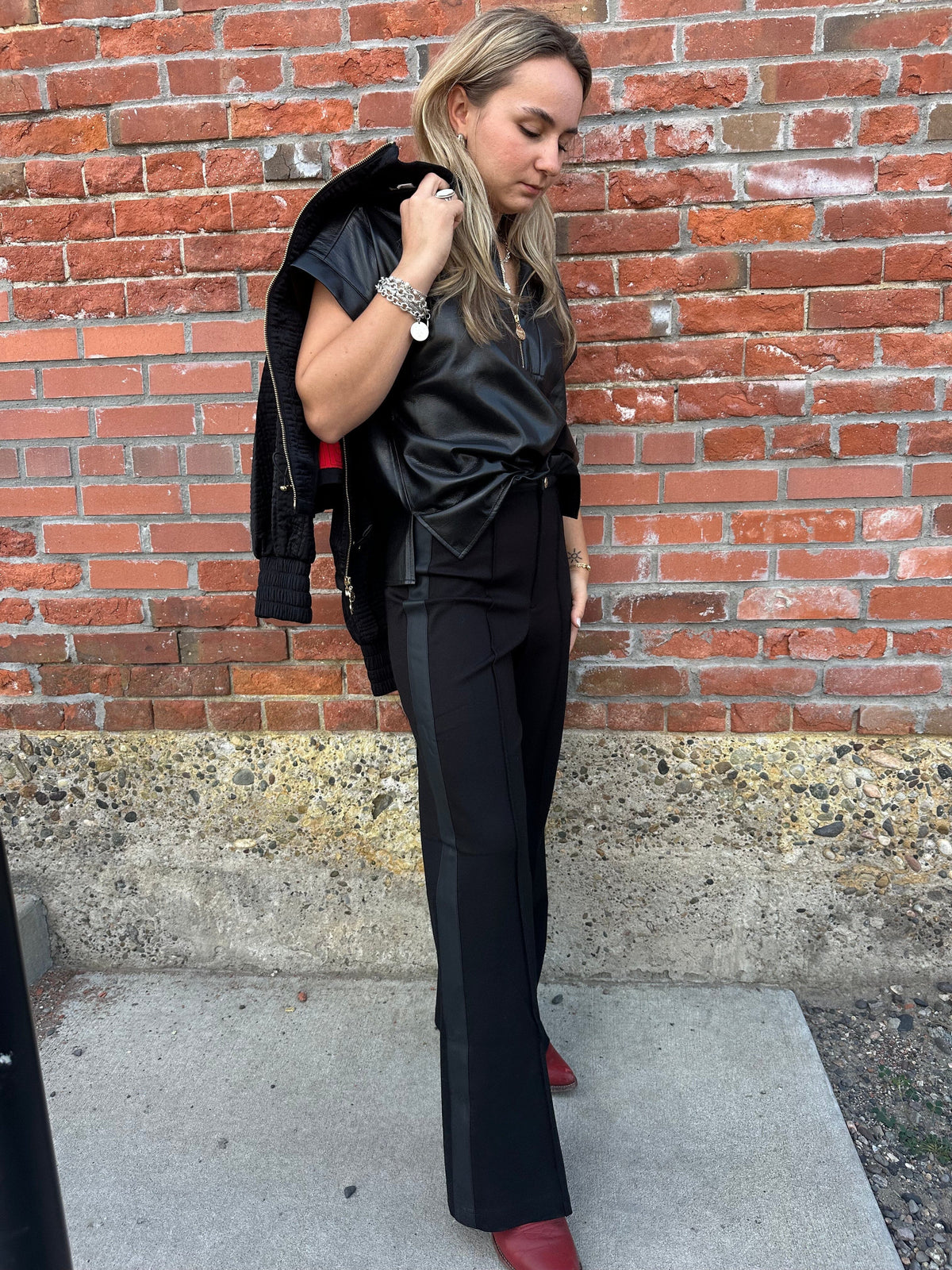 Black Ponte Ruffle Flare Trouser - EM16B