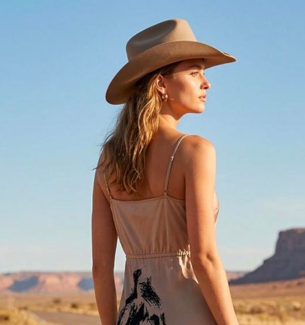 Champagne Slip Dress/Black Horse - 4746CB