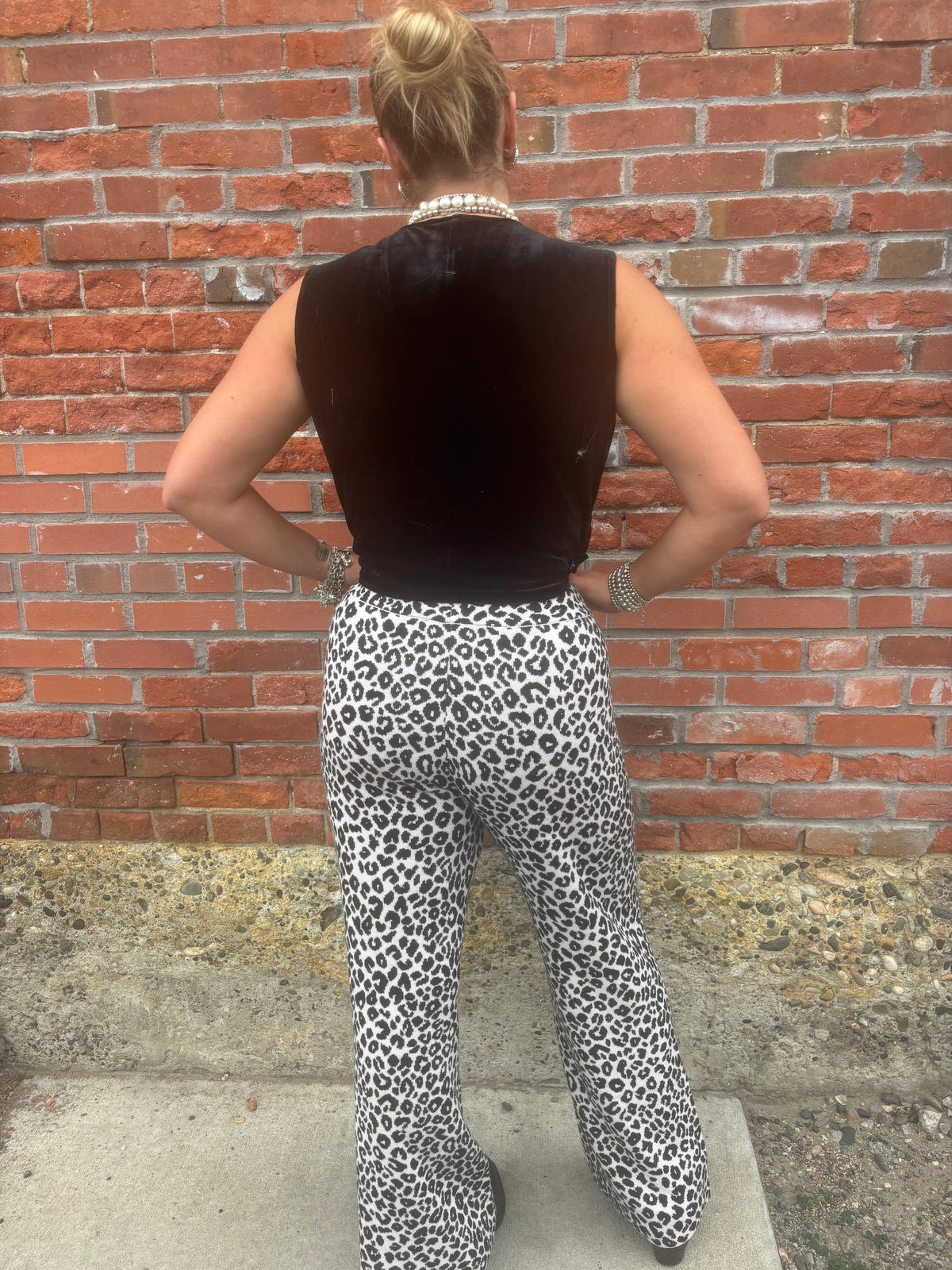 Della Velvet Black Vest - 401610