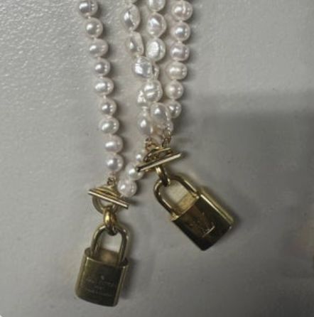 Gold LV Padlock/Pearl Necklace - NV2-22LVG
