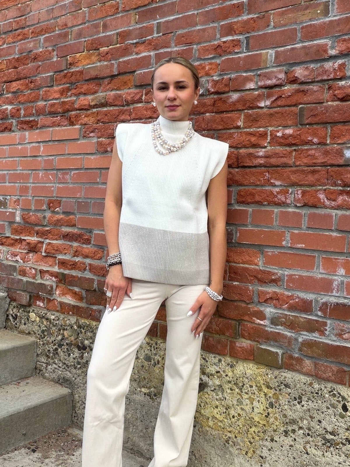 Gradient White Sleeveless Sweater - 4034GW
