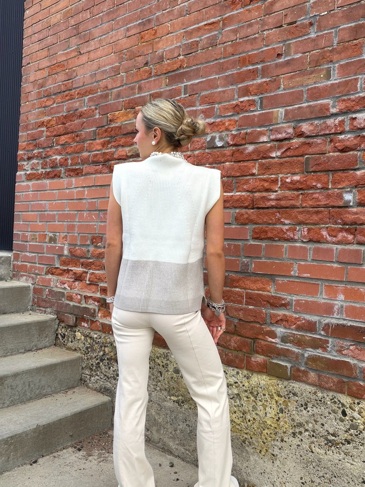 Gradient White Sleeveless Sweater - 4034GW