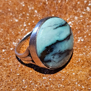 Green and Black Stone Ring - Size 6.5 to 7 - ROA4