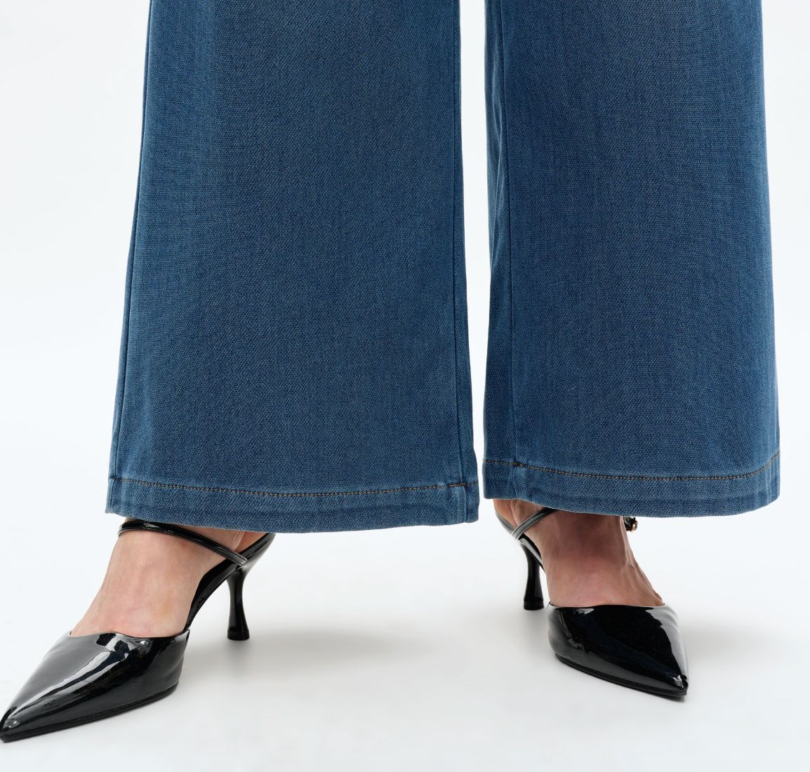 High Rise/Wide Leg Denim Jean - BY8282