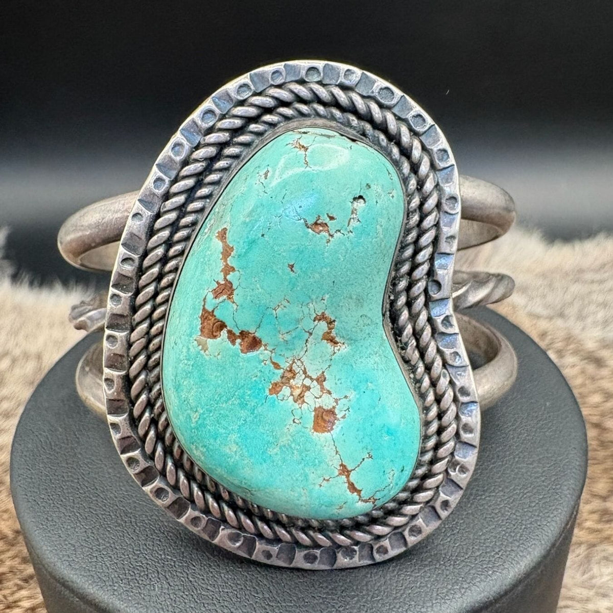 Kidney Bean Shaped Turquoise Stone Cuff - CMH290