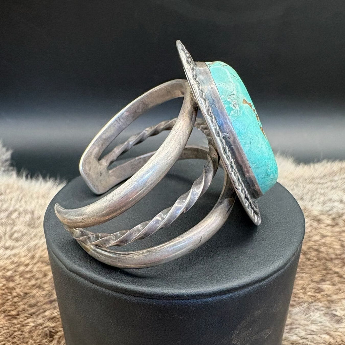 Kidney Bean Shaped Turquoise Stone Cuff - CMH290