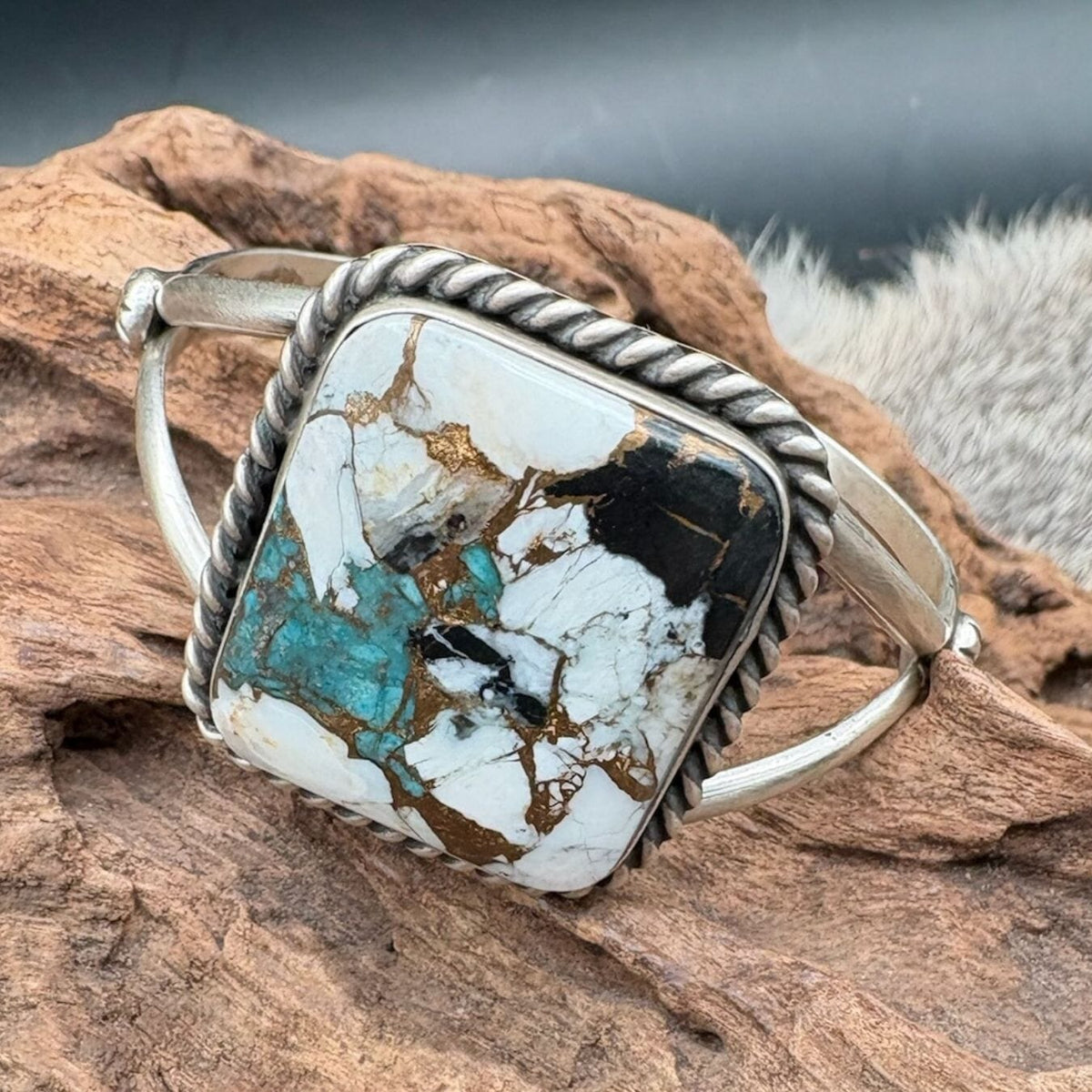 Kingman Crush Square Cuff - Augustine Largo - CITG3