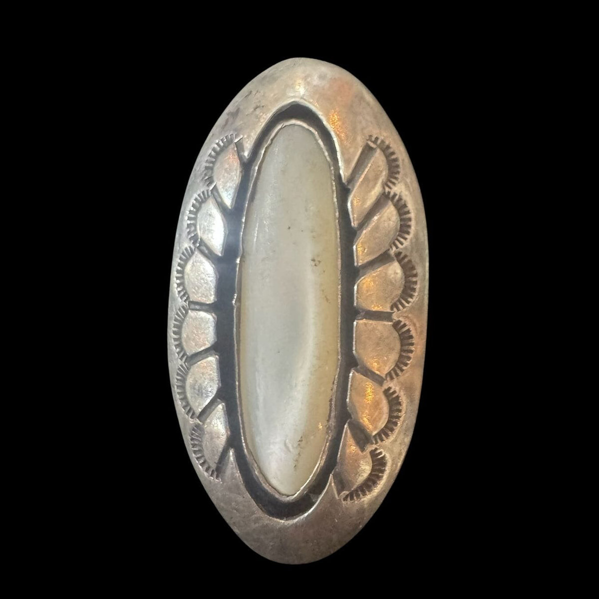 Mother of Pearl Oval Sterling Bezel - Size 6 - RMH436