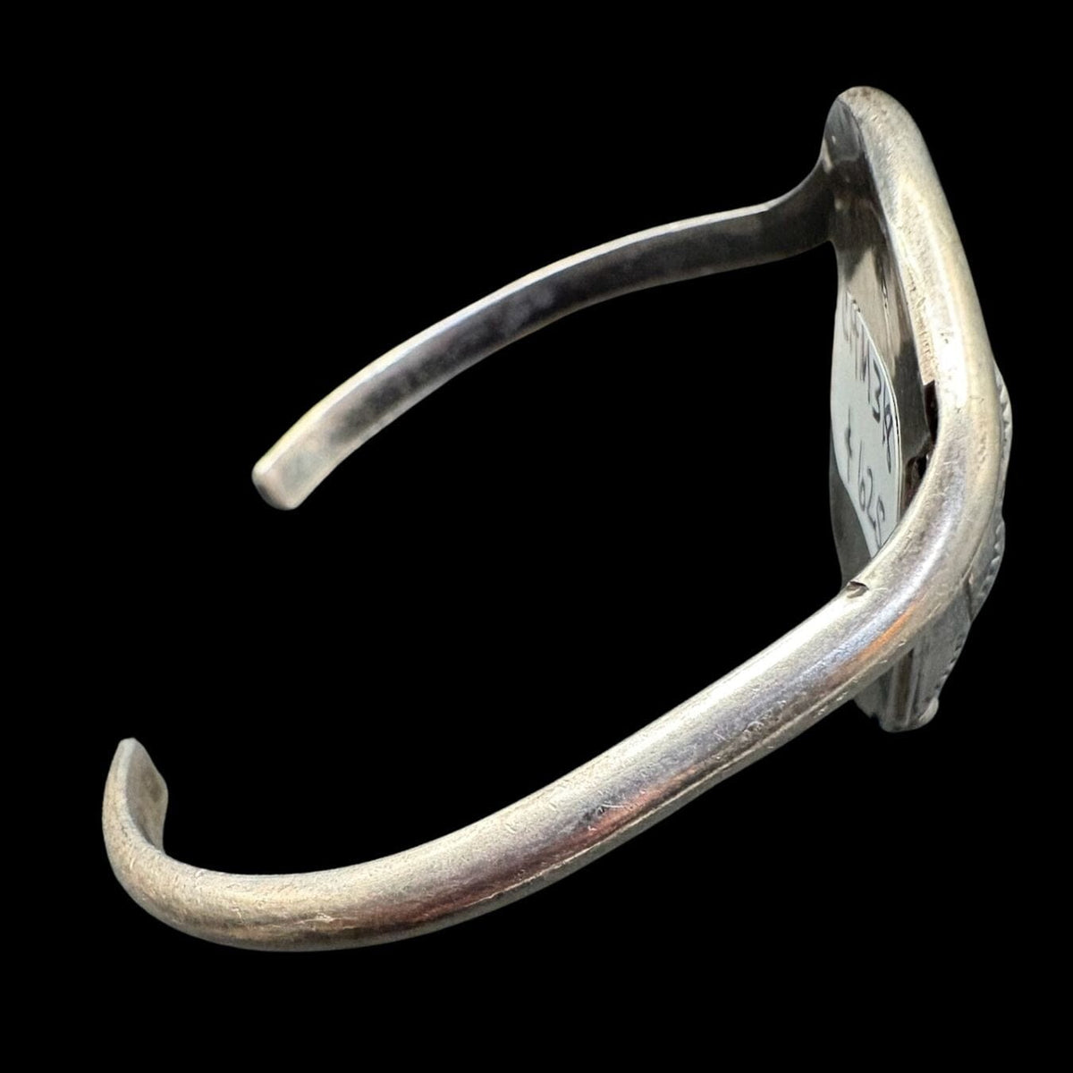 Mother of Pearl Tear Drop Cuff - CMH318