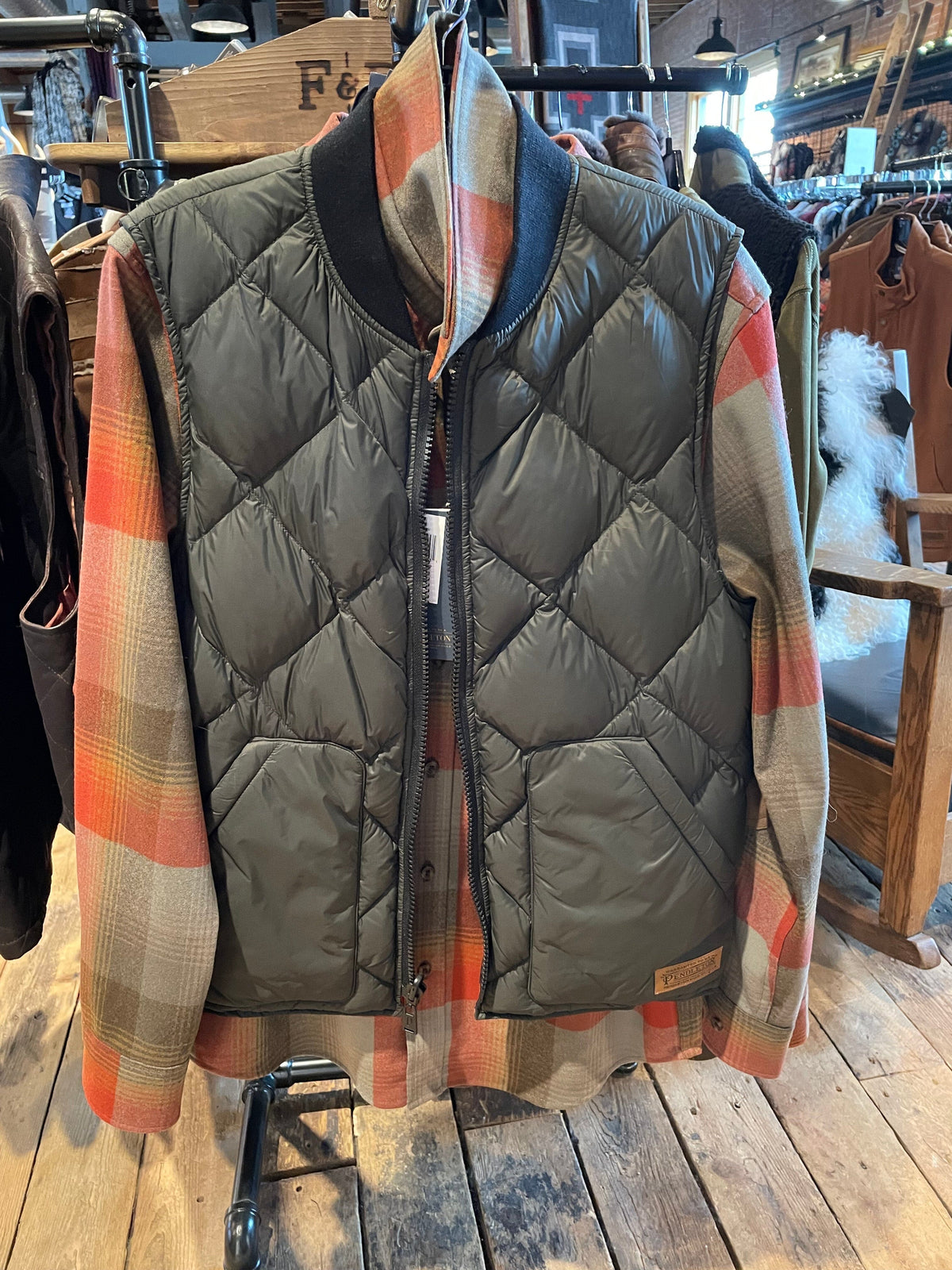 Pendleton Wild Horse Reversible Vest - VTPD1