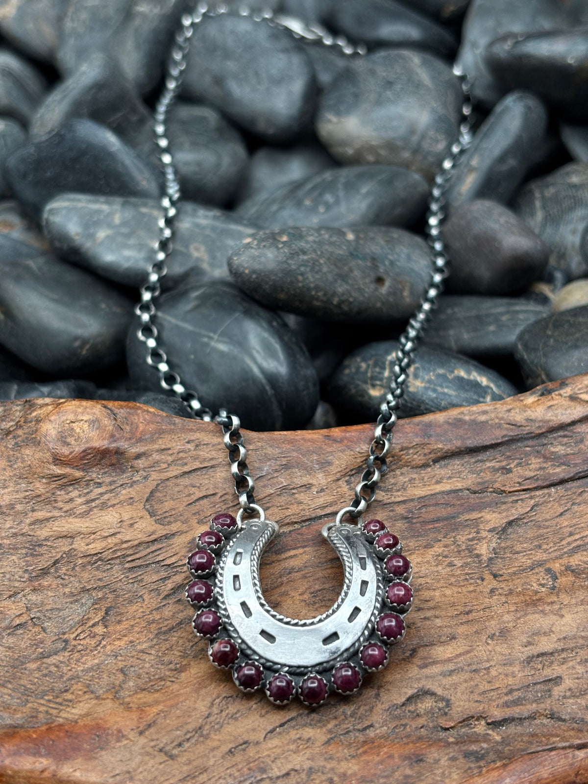 Sterling Silver Purple Spiny Oyster Horseshoe Necklace - NAZ44