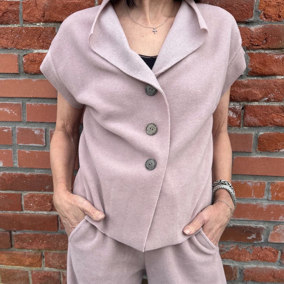 Henriette Steffensen – STONE FEATHER ROAD