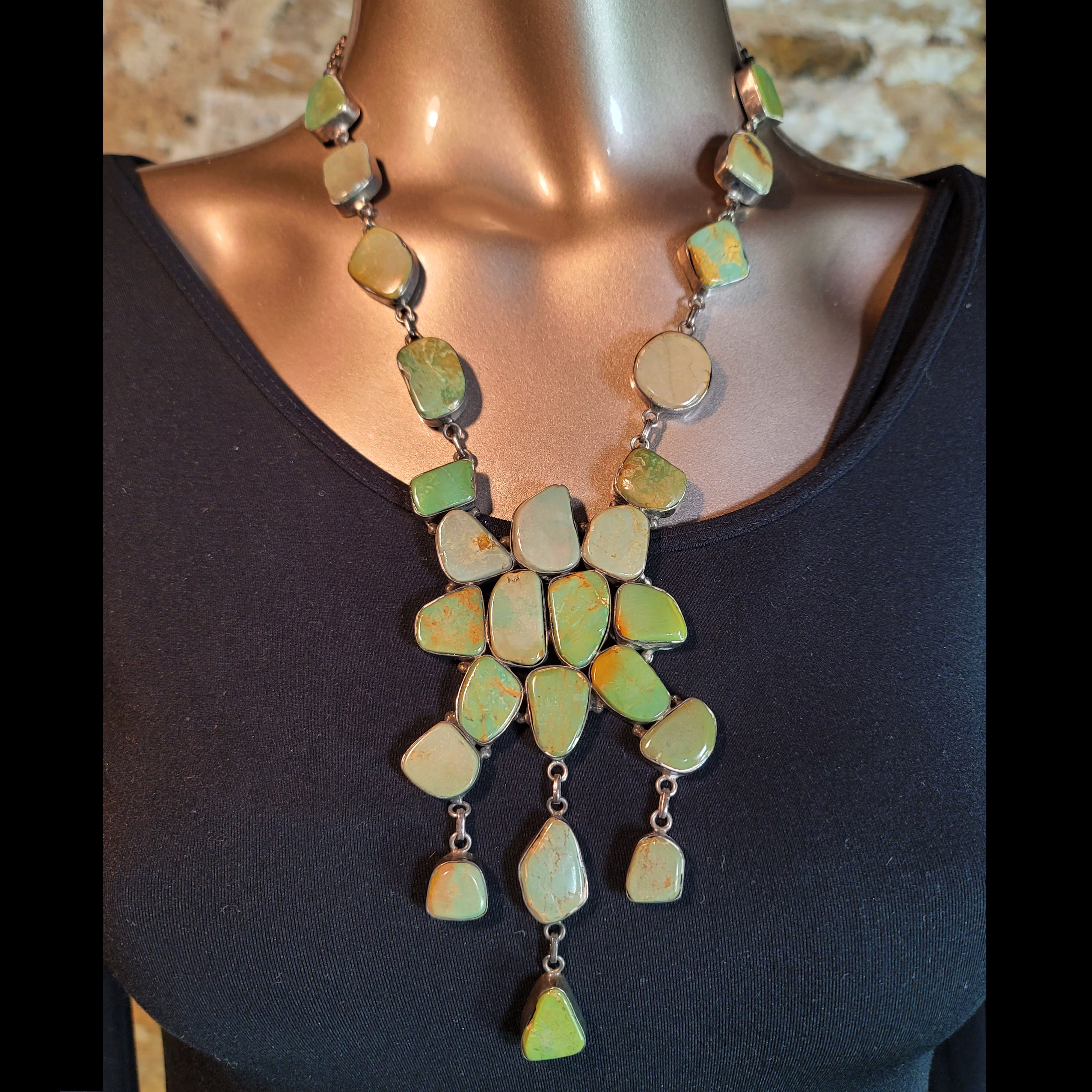 Green Turquoise Unsigned Necklace - N660