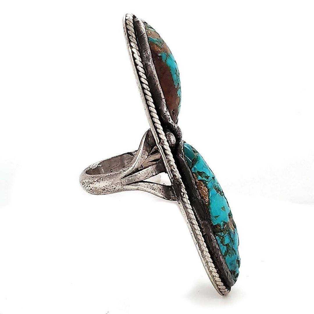 (R) Ring - Sterling And Turquoise VINTAGE, Size 7 - R49